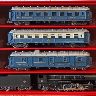 Vista frontale convoglio Sncf Orient Express